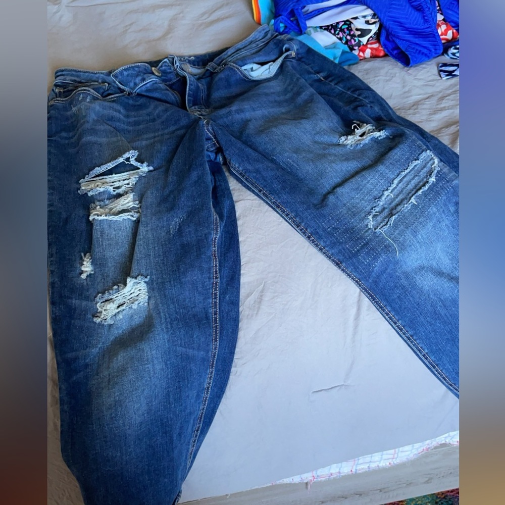 Cropped boyfriend jeans